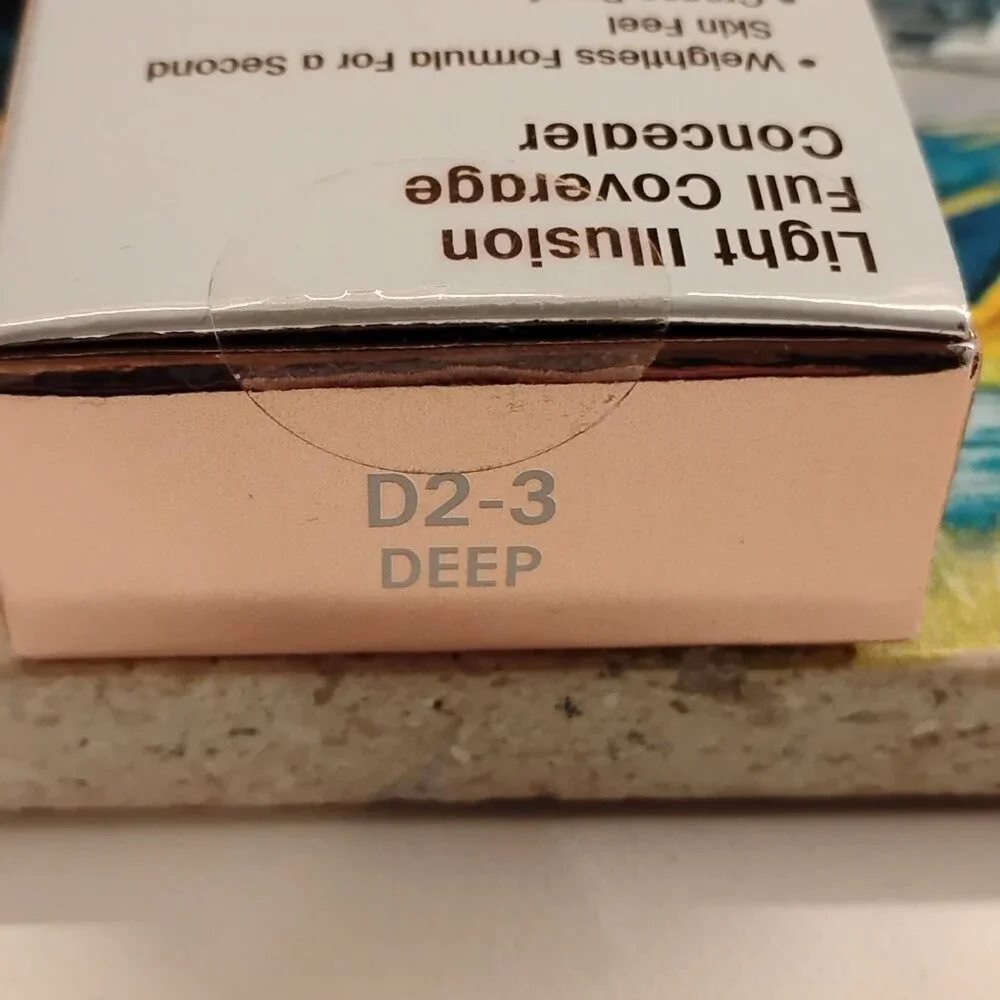 SEALED Flower Beauty Light Illusion Full Coverage Concealer - D2-3 Deep